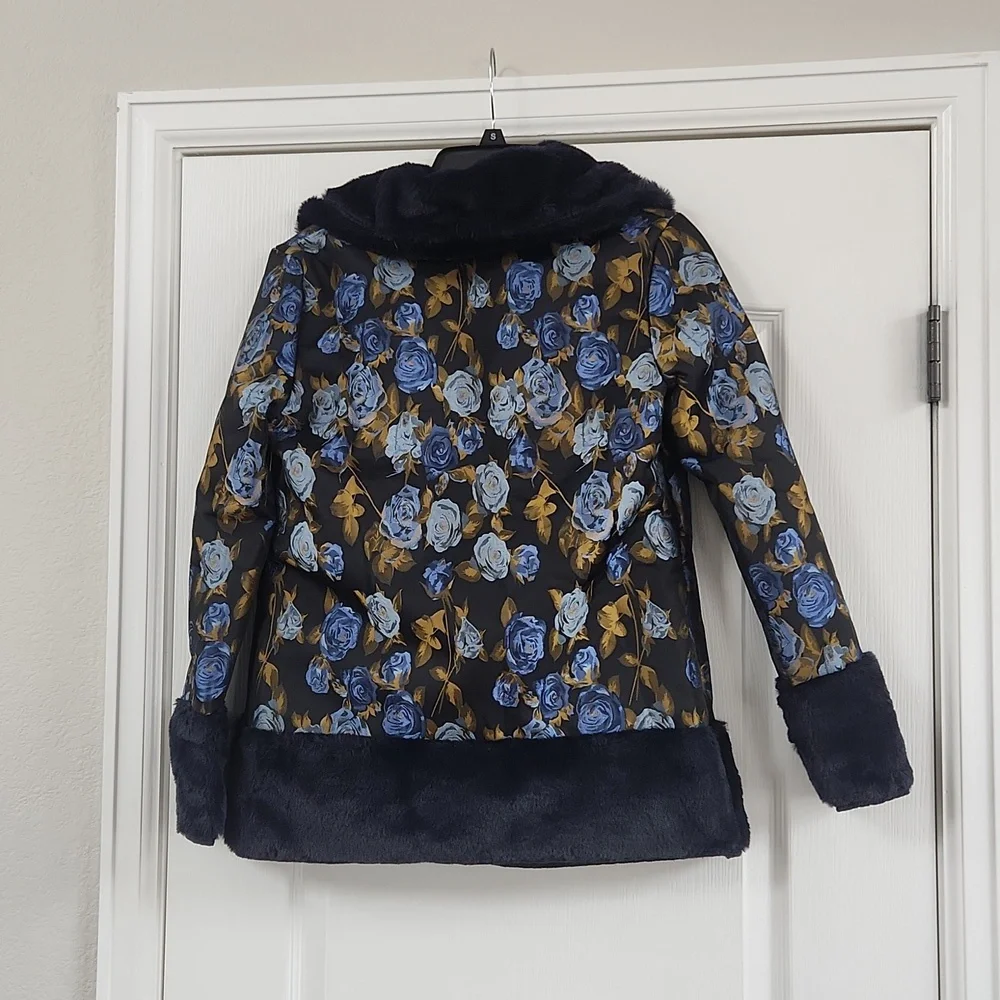 Beautiful coat - Picture 4 of 5